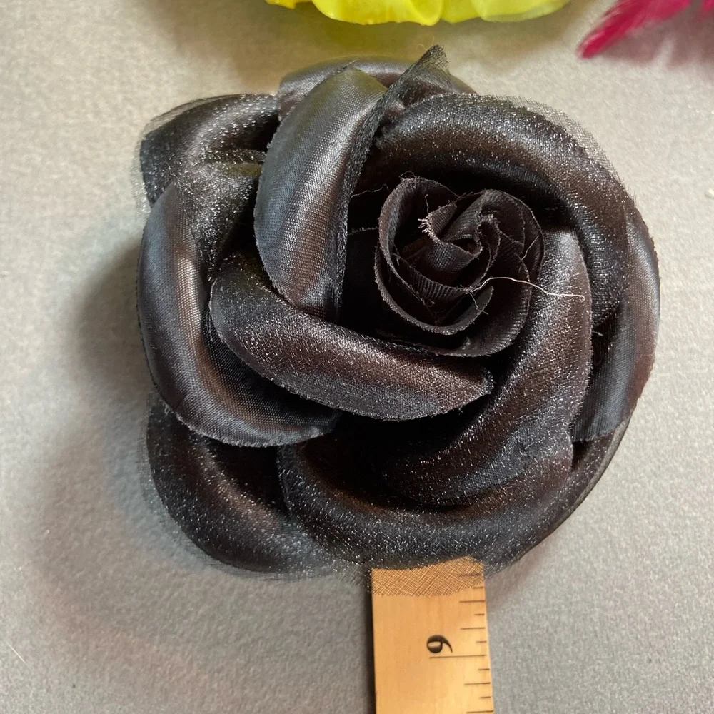 6 Flower Pins for Hair, Clothes or hats Colorful Feathers too,‎ size 6-7”